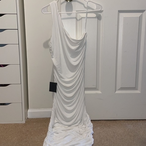 Womens New Lulús Total Appeal White Ruched One-Shoulder Bodycon Midi Dress - Picture 11 of 11